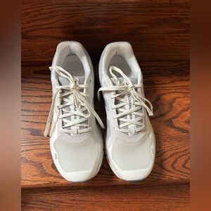 On Cloud Runner White